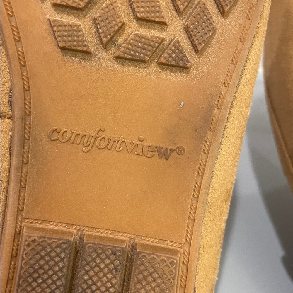 Comfortview The Milena moccasin slip-on flats in a tan faux suede, size 8.5 Wide - Picture 8 of 8